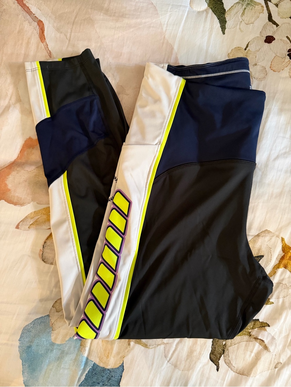 Under Armour Performance Leggings in Black, Navy, Yellow & White